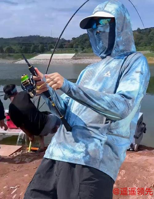 冠军的选择：阿玛迪斯专业钓鱼服成为垂钓者的“第二层皮肤”