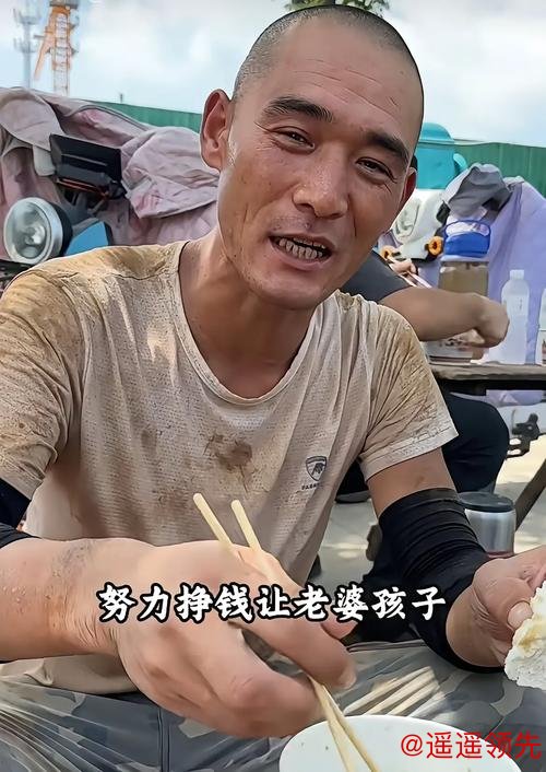 冠军老邹又要上阵了一场生意把家里掏空，他挑起担子回拳台